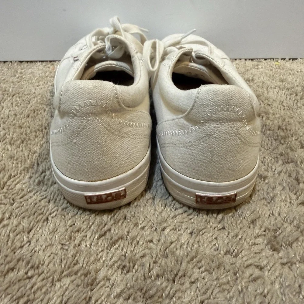Taos Plim Soul Shoes Womens Size 9.5 White Canvas Lace Up Comfort Sneakers